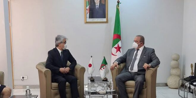 نقابة الشبه طبي تطالب بمراجعة الأجور وتحسين الظروف الاجتماعية والمهنية