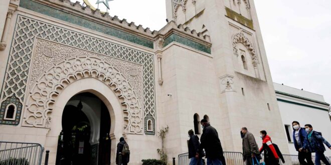 مسجد باريس يثور ضد الرئيس الفرنسي ماكرون