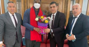 بالصور.. إيتو يستقبل بالورود في الجزائر