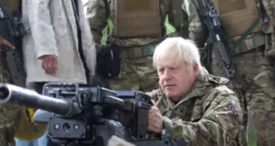 رئيس الوزراء البريطاني يشارك في تدريبات مع عسكريين أوكرانيين