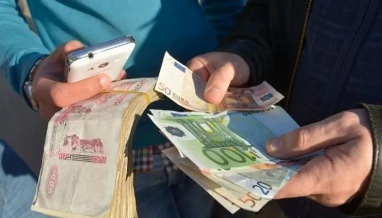 تراجع الأورو واستقرار الدولار مقابل الدينار الجزائري ليوم السبت 27 أوت 2022