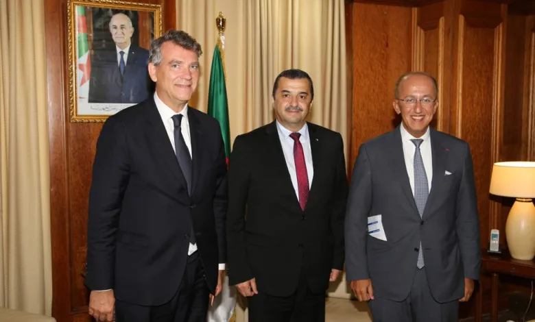 فرنسا تمول مشاريع المحروقات والمناجم في الجزائر