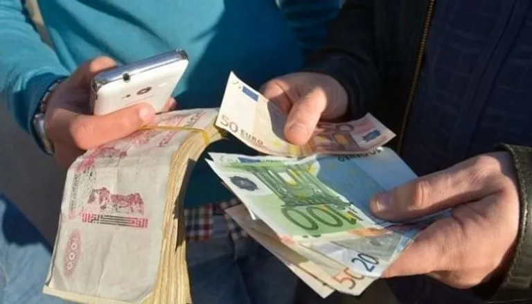 سعر الأورو والدولار مقابل الدينار الجزائري ليوم الأربعاء 21 سبتمبر 2022
