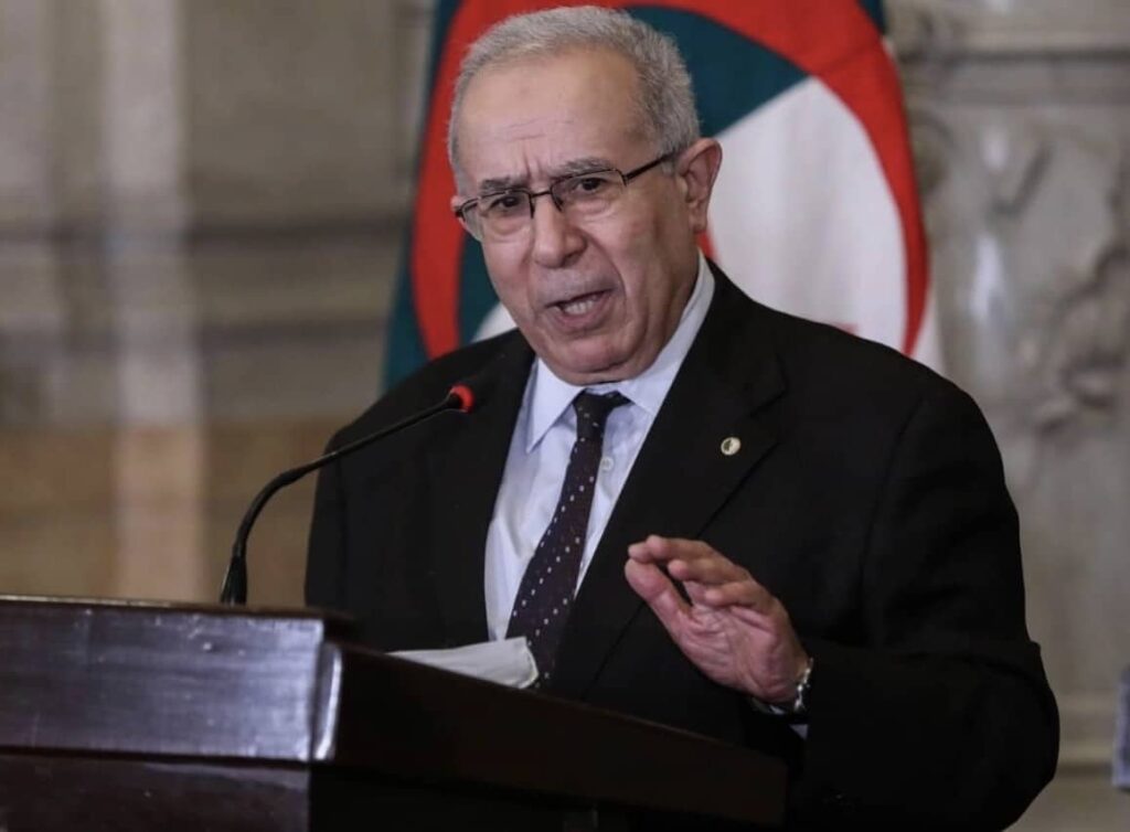 وزير الخارجية رمطان لعمامرة الجزائر مستعدة لاحتضان قمة عربية تاريخية