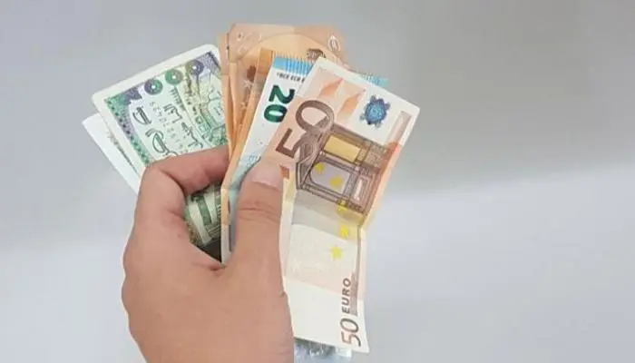 ارتفاع اليورو وانخفاض الدولار مقابل الدينار الجزائري ليوم الجمعة 28 أكتوبر 2022