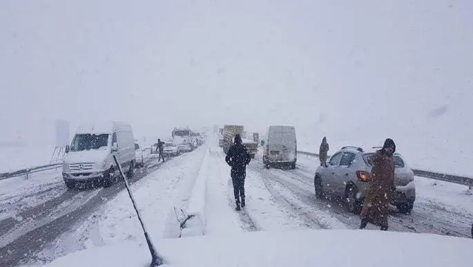 الارصاد الجوية ثلوج كثيفة وأمطار غزيرة وطقس جد بارد بداية من الاثنين