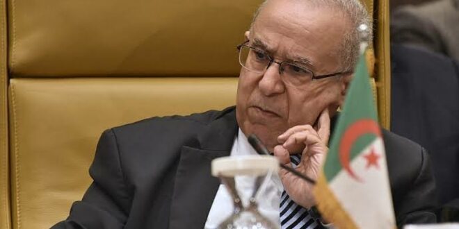 رمطان لعمامرة: يبحث مع أبو الغيط في تنفيذ قرارات القمة العربية