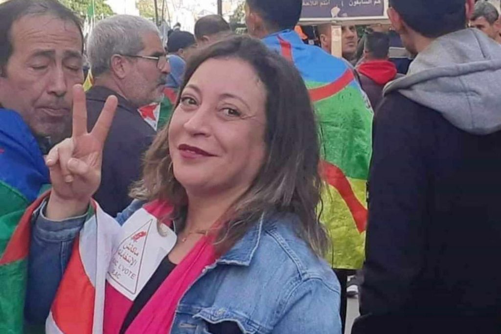 شرطة الحدود التونسية توقف الناشطة الجزائرية أميرة بوراوي