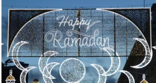 بريطانيا لندن ميدان بيكاديللي يتوهج بزينة رمضان المبارك للمرة الأولى