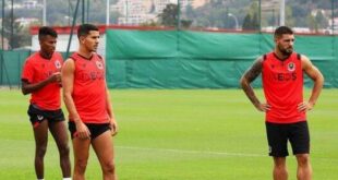 نجم نادي نيس الجزائري أندي ديلور يرحل في فترة الانتقالات الصيفية