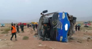 حادث مرور يؤدي إلى وفاة 6 أشخاص وإصابة 17 آخرين في النعامة