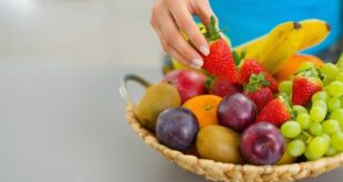 كيفية تناول الفواكه بشكل صحي تجنب الأخطاء الشائعة