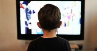 مشاهدة التلفاز لفترات طويلة تزيد من خطر الإصابة بأمراض خطيرة للأطفال