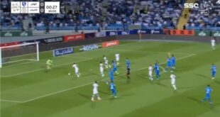 فيديو تصديات خرافية من الحارس المغربي ياسين بونو أمام الشباب