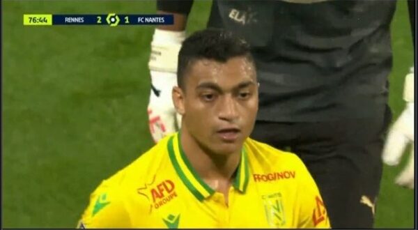 فيديو: أغرب بطاقة حمراء للاعبين العرب يتلقاها المصري مصطفي محمد
