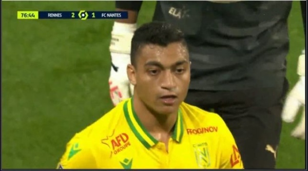 الفيديو أغرب بطاقة حمراء للاعبين العرب يتلقاها المصري مصطفي محمد