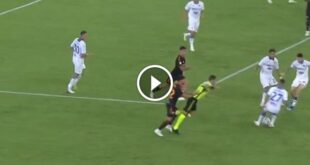 فيديو حسام عوار يدفع الحكم ويتسبب في إصابته في الدوري الإيطالي