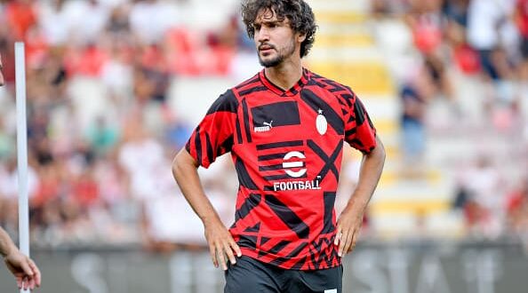 ياسين عدلي يقرر الانضمام للمنتخب الوطني الجزائري: تفاصيل القرار وتأثيره على ميلان