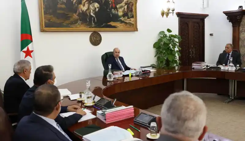 اجتماع رئيس الجمهورية حول قانون المناجم وفتح رأسمال بنوك عمومية
