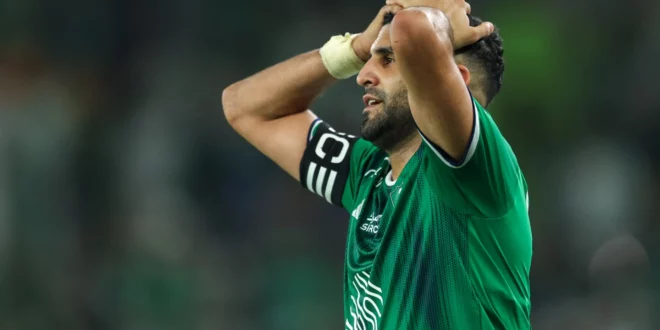 رياض محرز يواجه انتقادات لاذعة من جماهير الأهلي السعودي بعد تعادلهم في مباراة الرائد