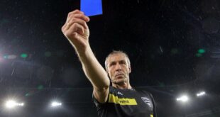 الفيفا تعتزم إدخال بطاقة زرقاء في ملاعب كرة القدم تقرير وتفاصيل
