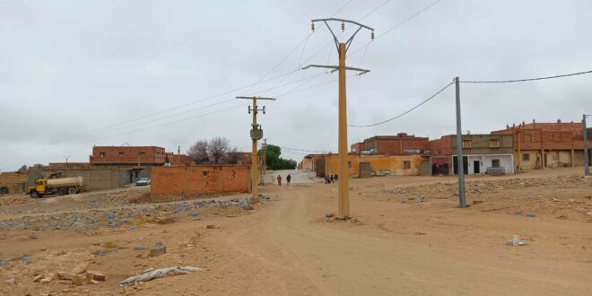 خطر الأسلاك الكهربائية: تهديد يحيّر سكان حي التجزئة الاجتماعية في الشارف بولاية الجلفة