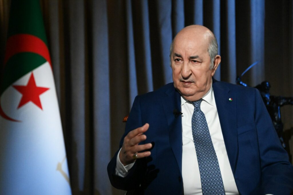 رئيس الجزائر يتحدث عن العلاقات الدولية والتحديات الإقليمية في حوار مع وسائل الإعلام