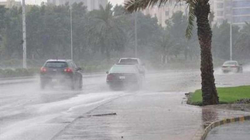 توقعات الطقس ليوم الجمعة أمطار رعدية بالمناطق الداخلية وأجواء مغشاة بالساحلية