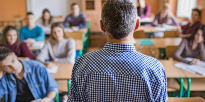 بدء عملية توظيف الأساتذة بعقود عمل: تفاصيل وشروط التعاقد