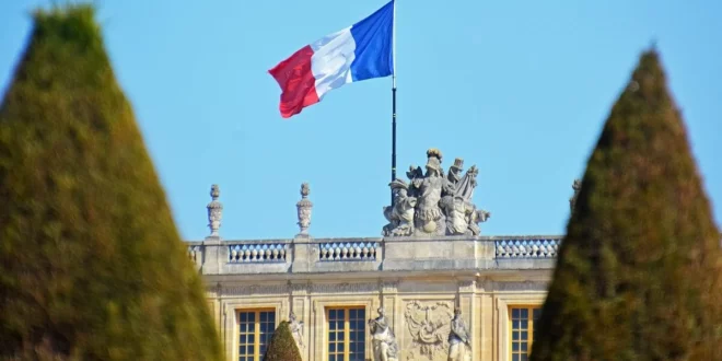 قواعد توظيف الأجانب في فرنسا بعد قانون الهجرة الجديد: الشروط والتفاصيل