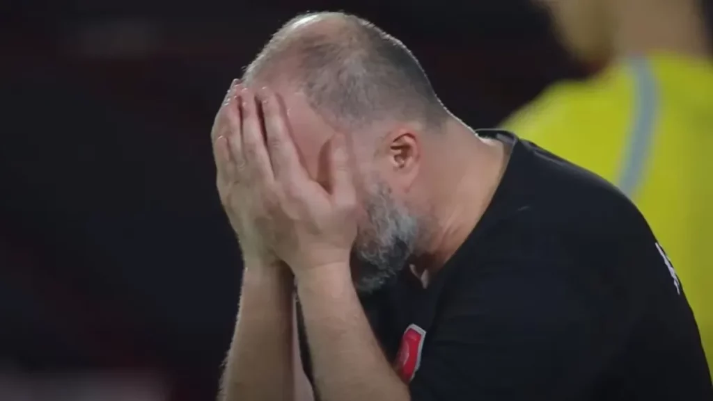 بلماضي يبكي بعد خسارة الدحيل أمام الأهلي بثلاثية في الدوري القطري